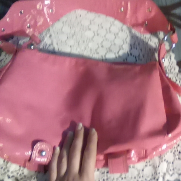 Guess purse - Picture 3 of 4